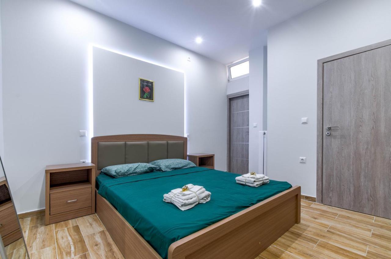 Renovated 2Bd House Close To Pireus Port Екстериор снимка