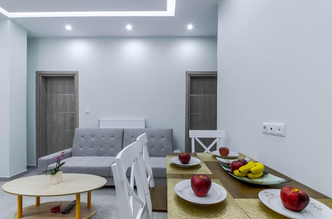 Renovated 2Bd House Close To Pireus Port Екстериор снимка